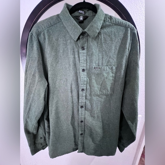 Men’s Volcom Forest Green flannel Size Large long sleeve EUC - Picture 1 of 1